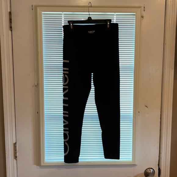 Calvin Klein workout pants. Worn 1 time. Size Small adult - Picture 4 of 4